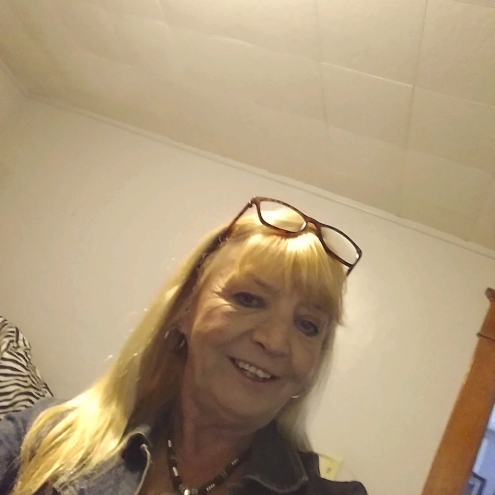 Meet your Posher, Debbie